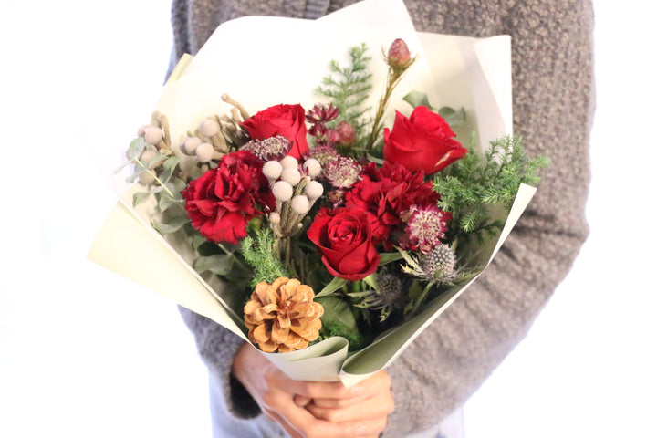 クリスマスの赤いバラ入り花束　Mサイズ　5,000円