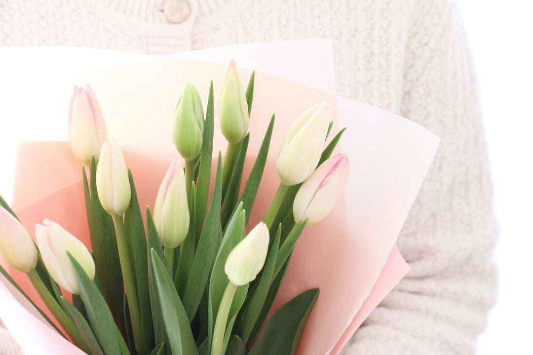 淡いピンクのチューリップの花束（10本）