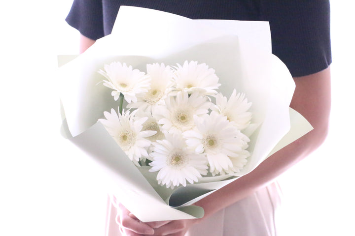 白色のガーベラの花束（10本）