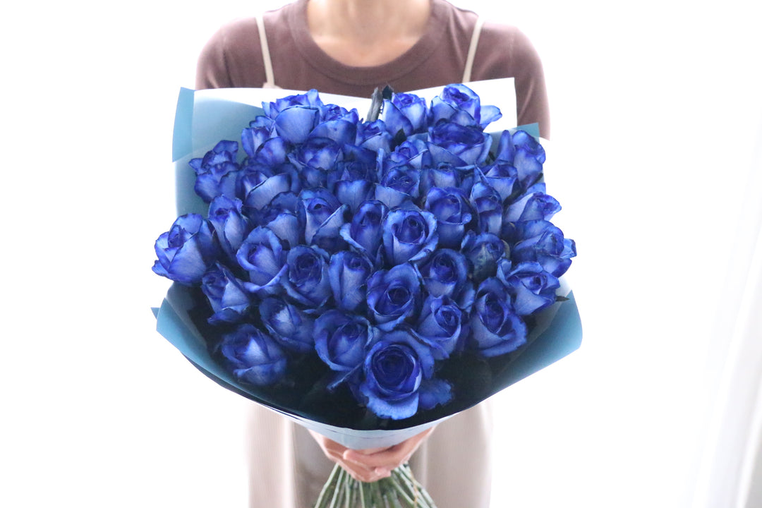 40本の青いバラの花束