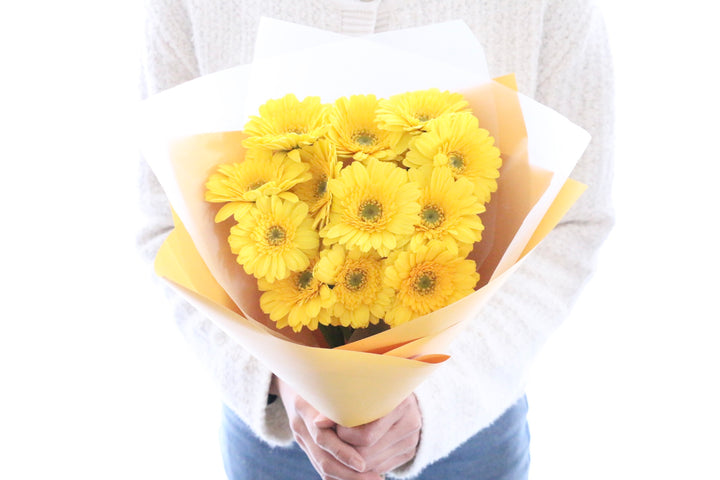 黄色のガーベラの花束（12本）-私の妻になってください