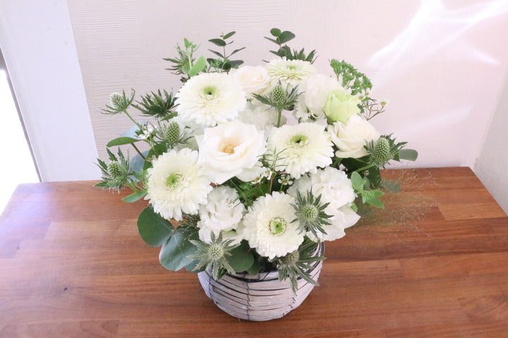 白・グリーンのアレンジメント 10,000円