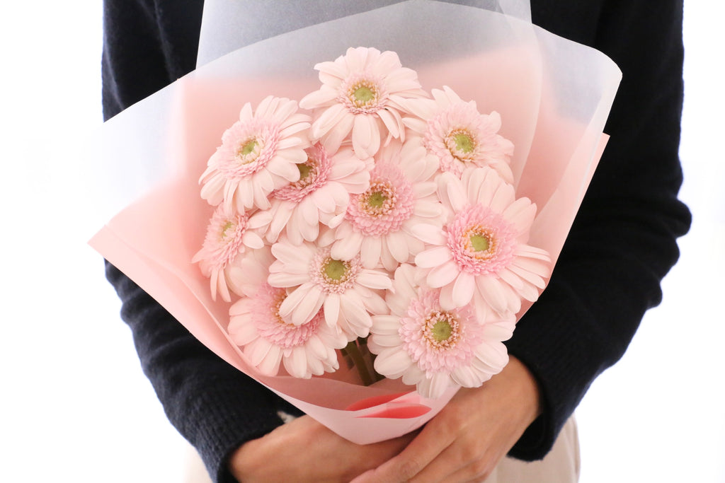 ピンク色のガーベラの花束（10本） – 花・花束の通販サイト｜HanaTaku