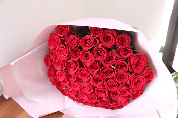 50本の赤いバラの花束