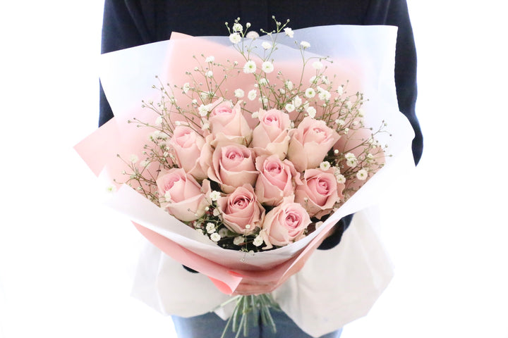 ピンク色バラとカスミソウの花束（10本）