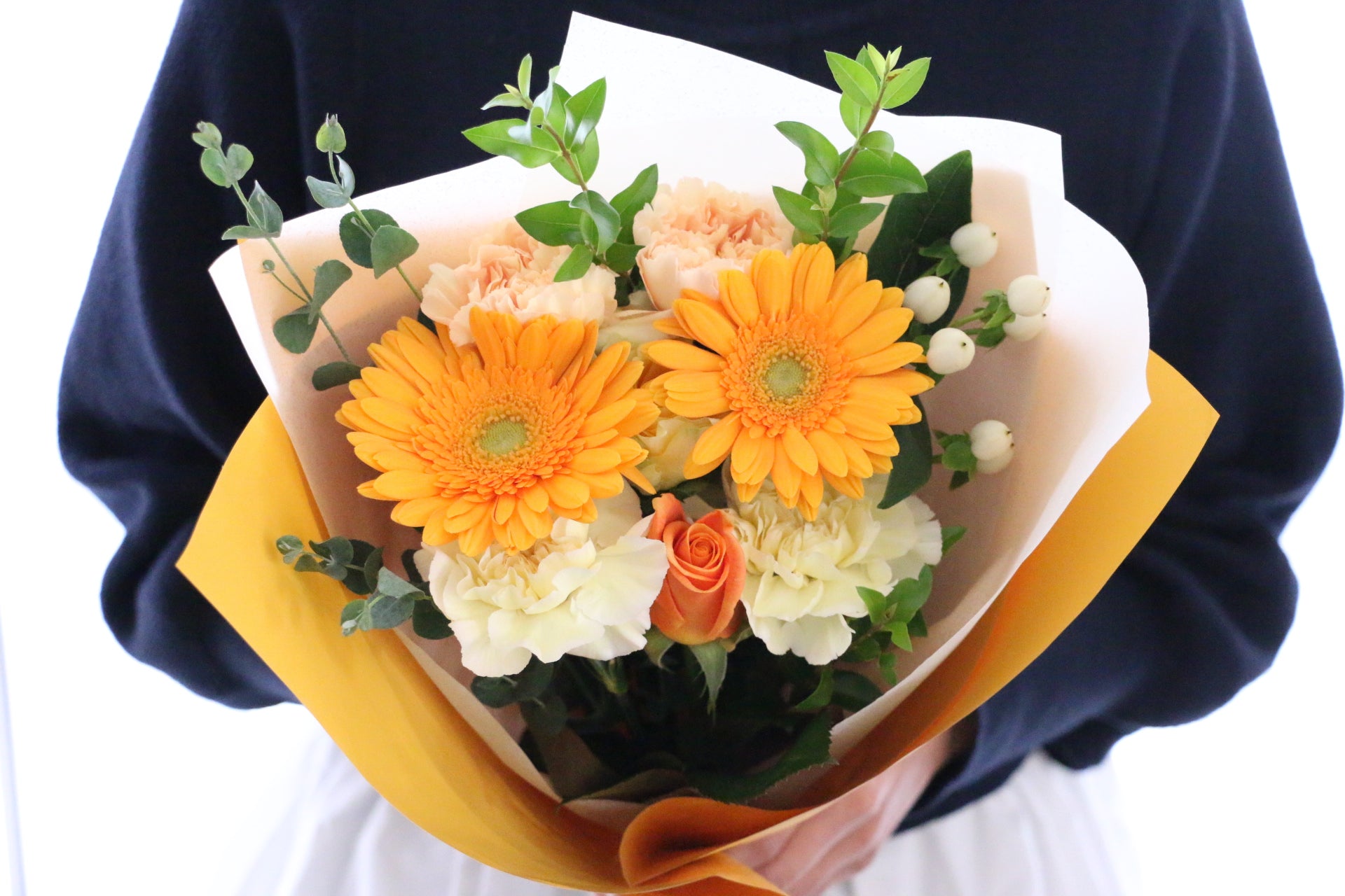 いすゞ 23フォワード　ワイド用　 大花束オレンジ4点セット 黄色・オレンジ色の花束 4,000円 – 花・花束の通販サイト｜HanaTaku