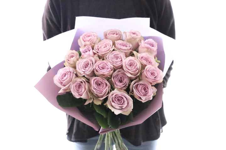 紫色のバラの花束（20本）
