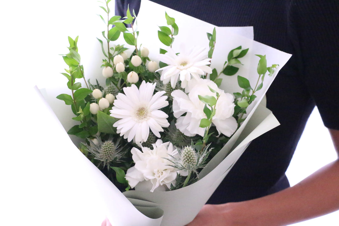 白・グリーンの花束 4,000円