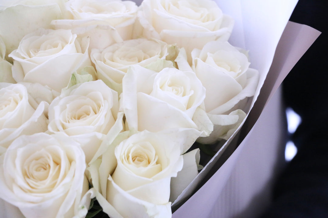 12本の白色のバラの花束-私の妻になってください