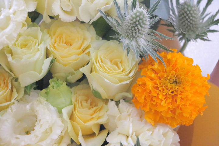 黄色バラ入りの花束 Mサイズ 8,000円