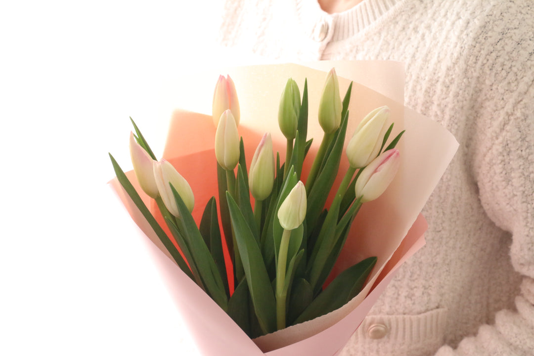 淡いピンクのチューリップの花束（10本）
