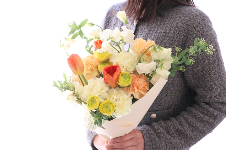 春のお花で束ねる花束 8,000円（黄色・オレンジ系）