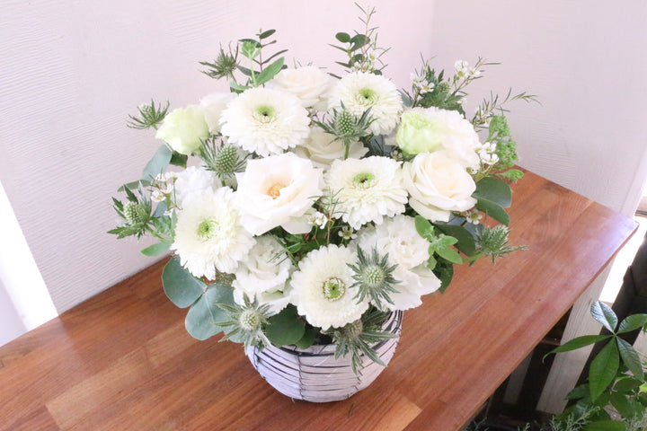 白・グリーンのアレンジメント 12,000円