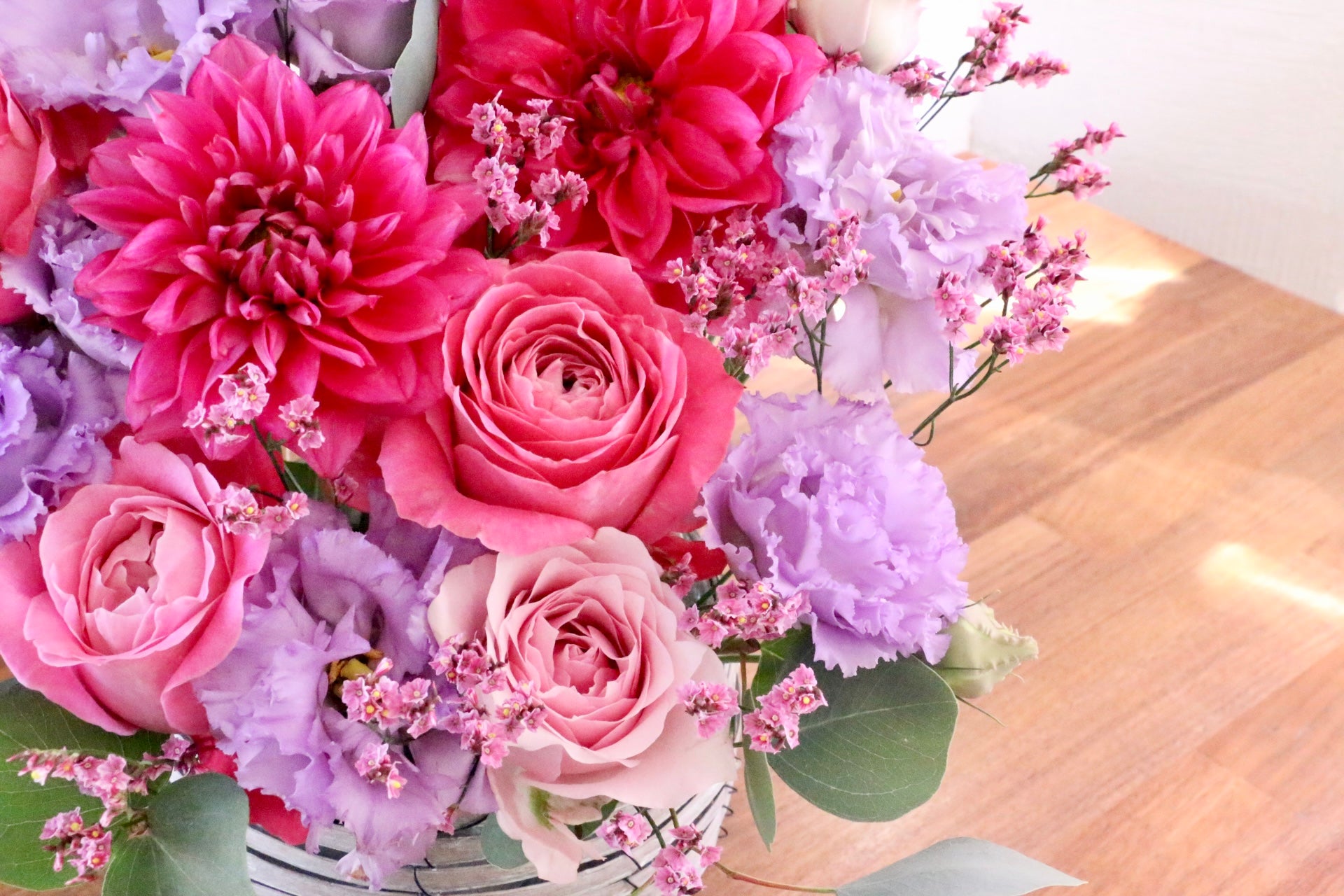 紫・ピンクのアレンジメント 9,000円 – 花・花束の通販サイト｜HanaTaku