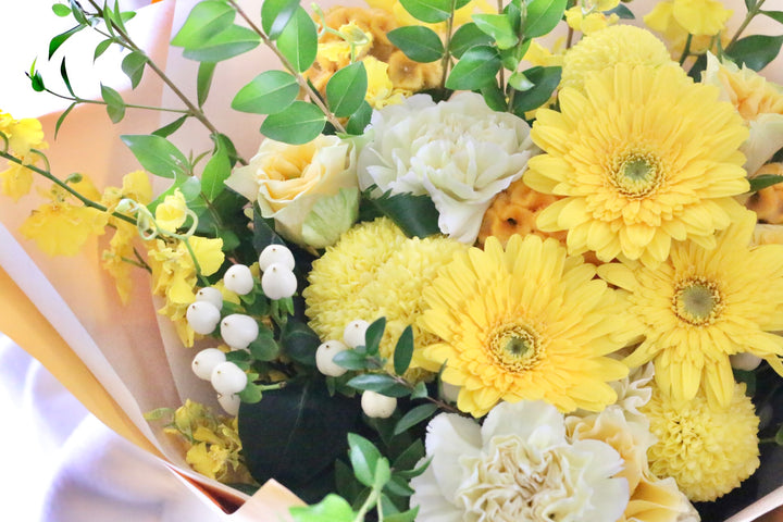 【傘寿（80歳）・米寿（88歳）祝い】黄色の花束 2Lサイズ