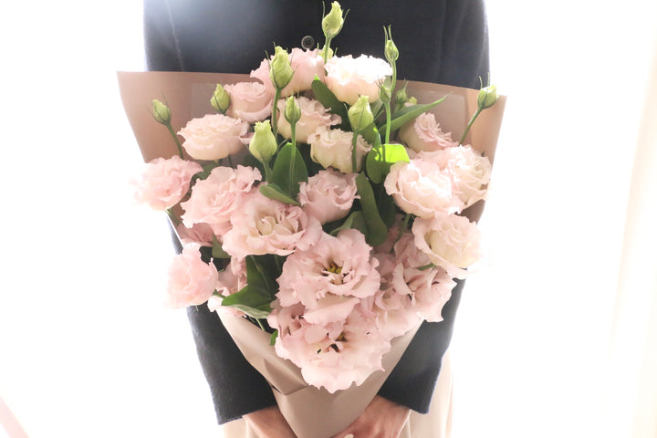 ピンク色のトルコキキョウの花束（9本）