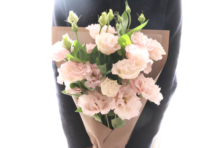 ピンク色のトルコキキョウの花束（6本）