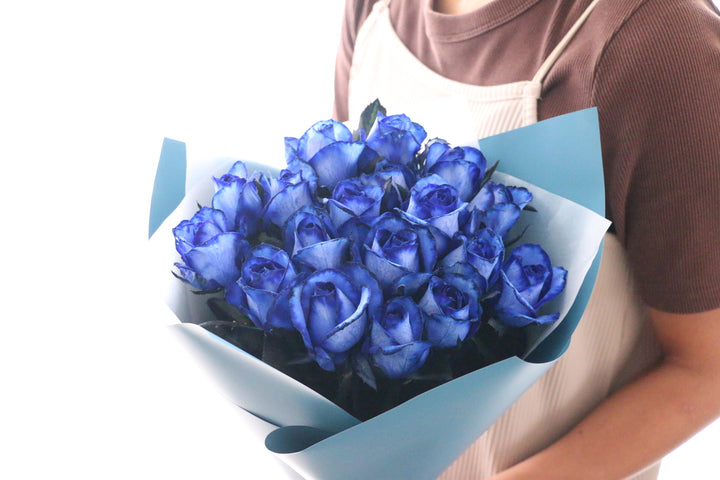18本の青いバラの花束