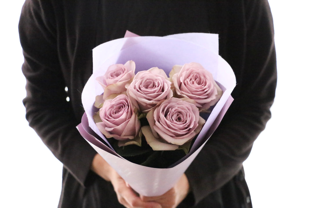 紫色のバラの花束（5本）-あなたに出会えて心から嬉しいです