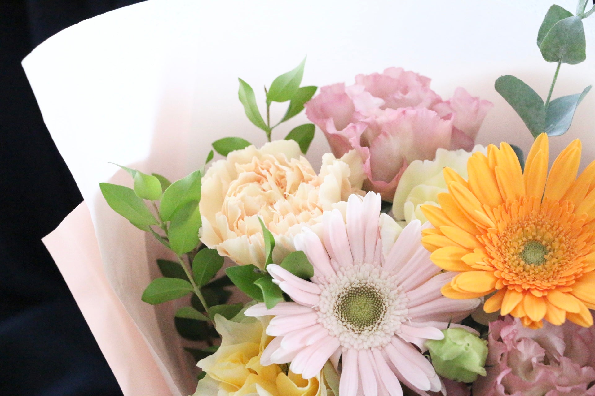 ピンク・黄色の花束 3,000円 – 花・花束の通販サイト｜HanaTaku