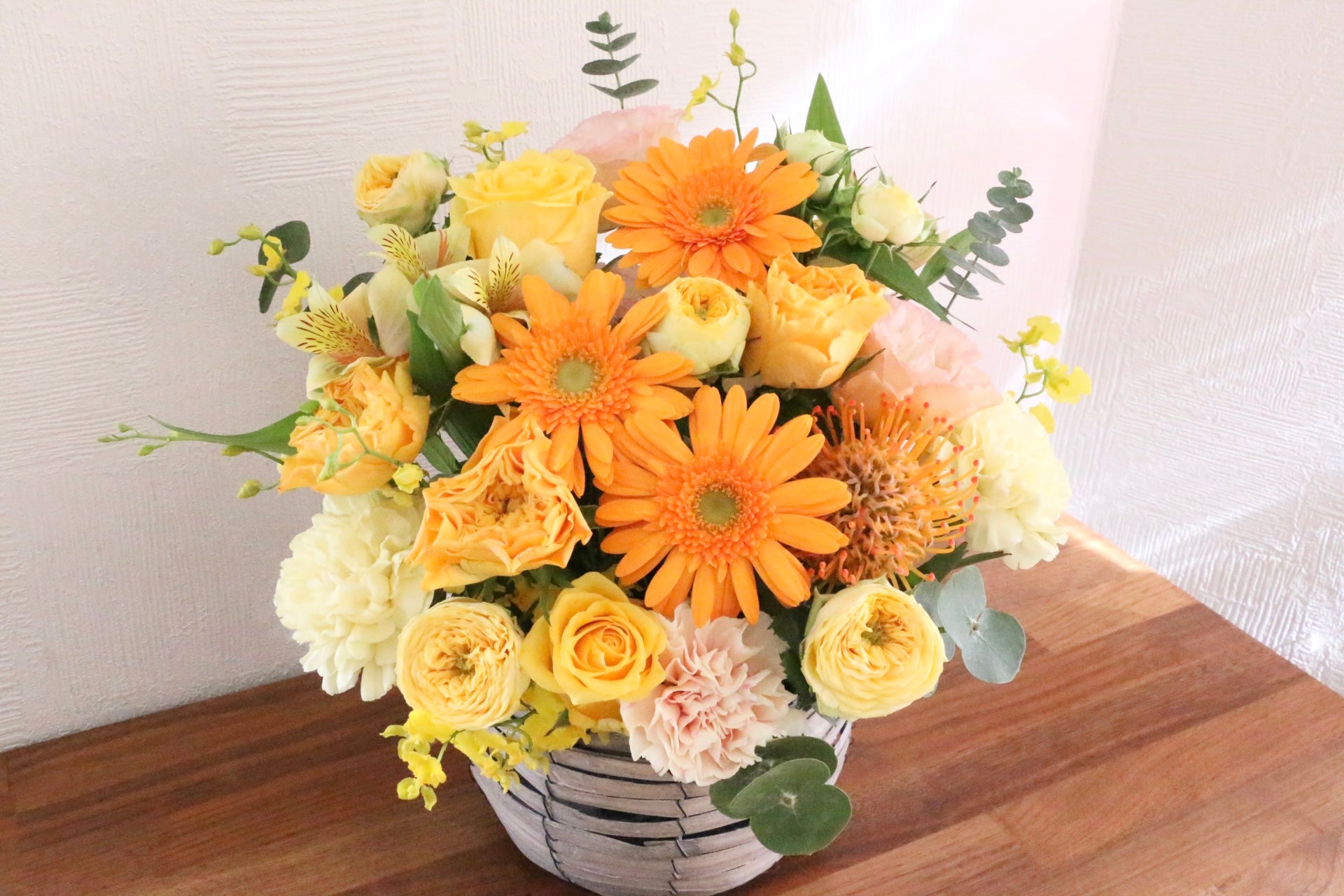黄色・オレンジ色のアレンジメント 9,000円 – 花・花束の通販サイト
