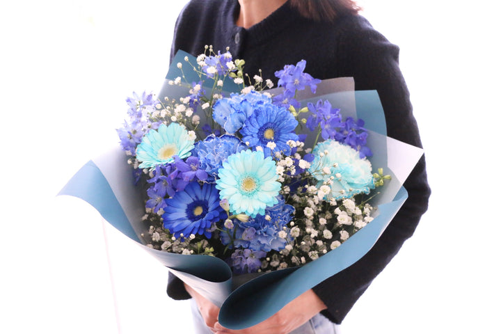 カスミソウ入り水色・青・白の花束 5,000円