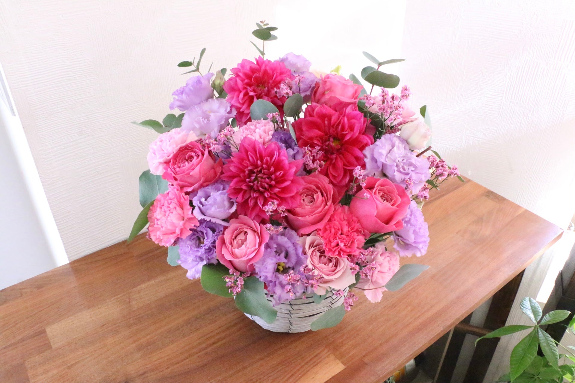 紫ピンクの布花アレンジメント2点ゆうこりん 紫・ピンクのアレンジメント 15,000円 – 花・花束の通販サイト｜HanaTaku
