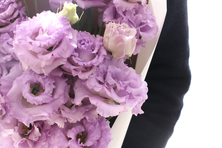 紫色のトルコキキョウの花束（6本）