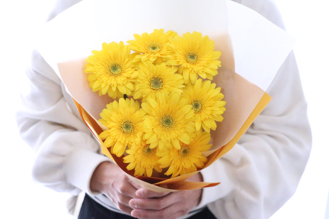 黄色のガーベラの花束（9本）-いつまでも一緒にいてください