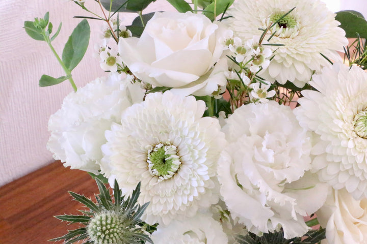 白・グリーンのアレンジメント 7,000円