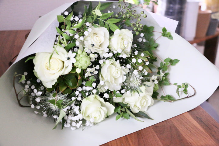白・グリーンの花束 8,000円