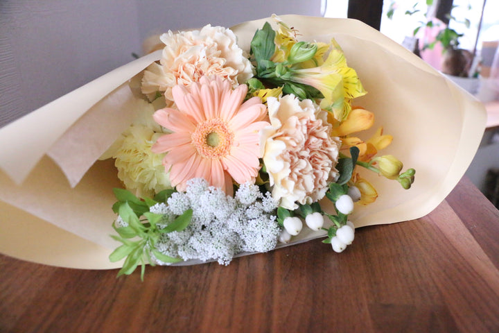黄色・オレンジの花束　3,000円サイズ