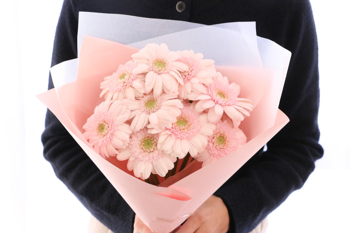 ピンク色のガーベラの花束（9本）-いつまでも一緒にいてください