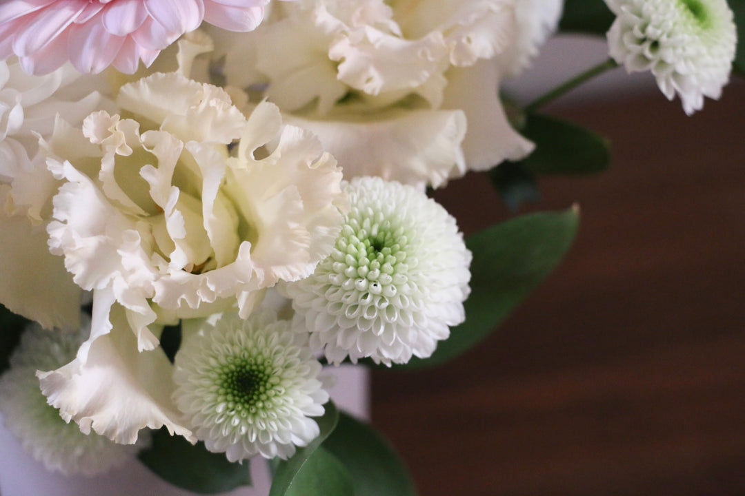 【供花】白色・ピンク色のお供えアレンジメント 5,000円