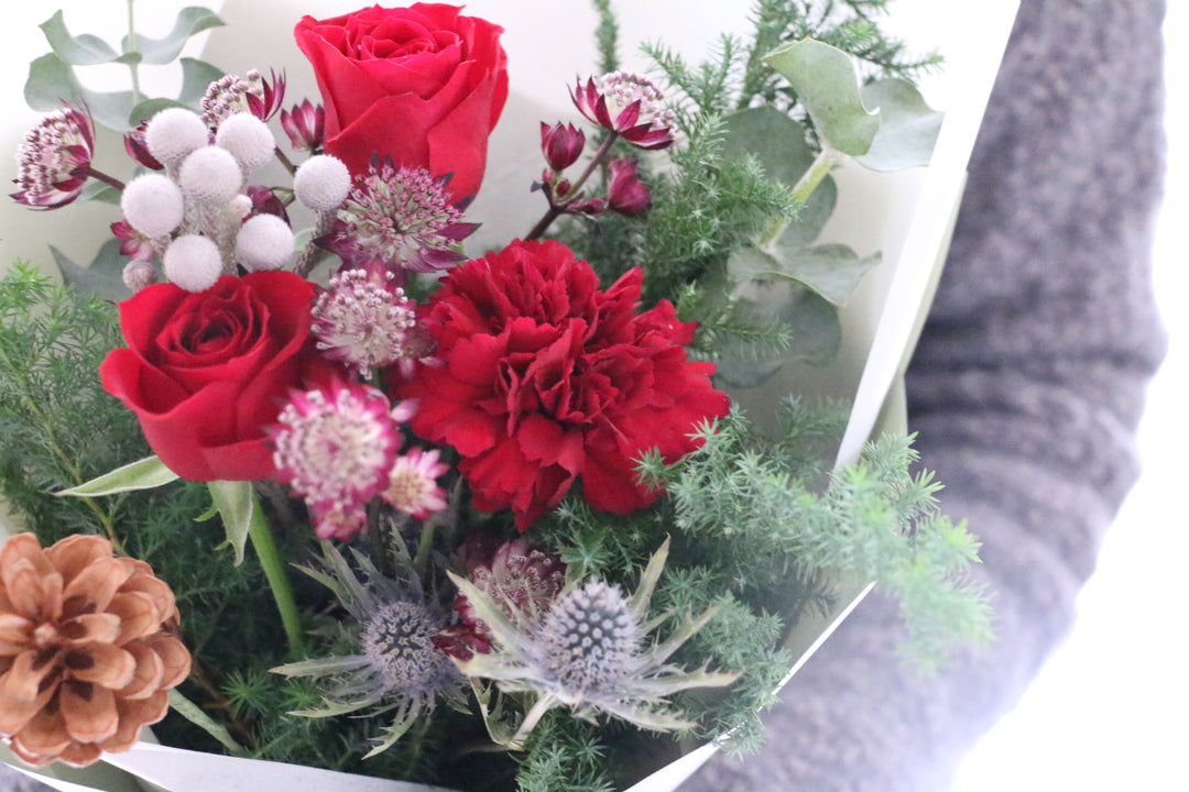 クリスマスの赤いバラ入り花束　Sサイズ　3,500円