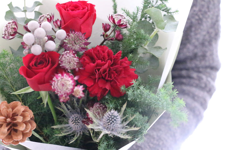 クリスマスの赤いバラ入り花束　Sサイズ　3,500円