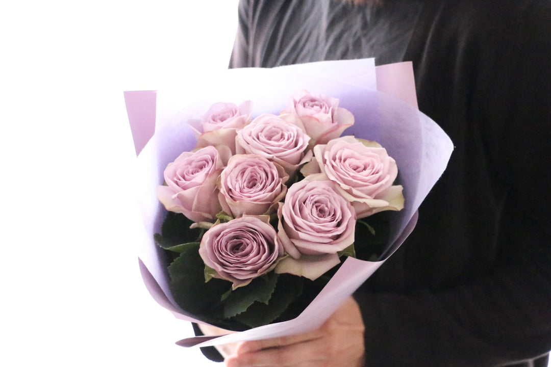 紫色のバラの花束（8本）-あなたの思いやりに感謝します