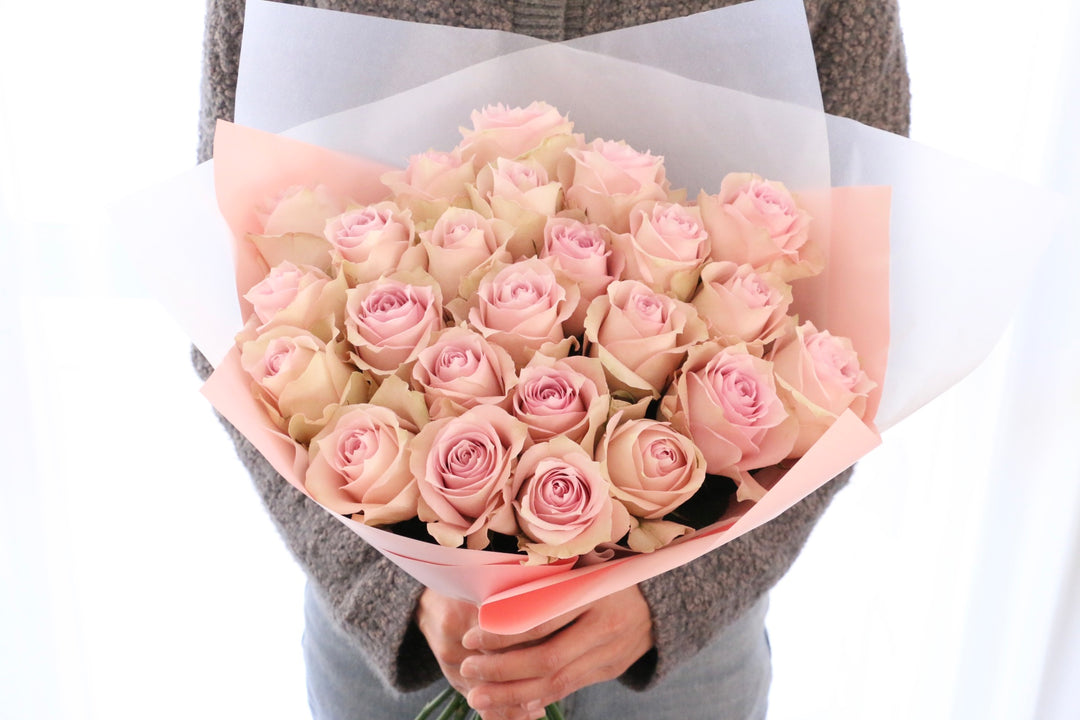 24本のピンク色のバラの花束-1日中あなたを思っています