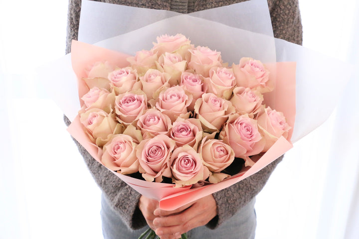 24本のピンク色のバラの花束-1日中あなたを思っています