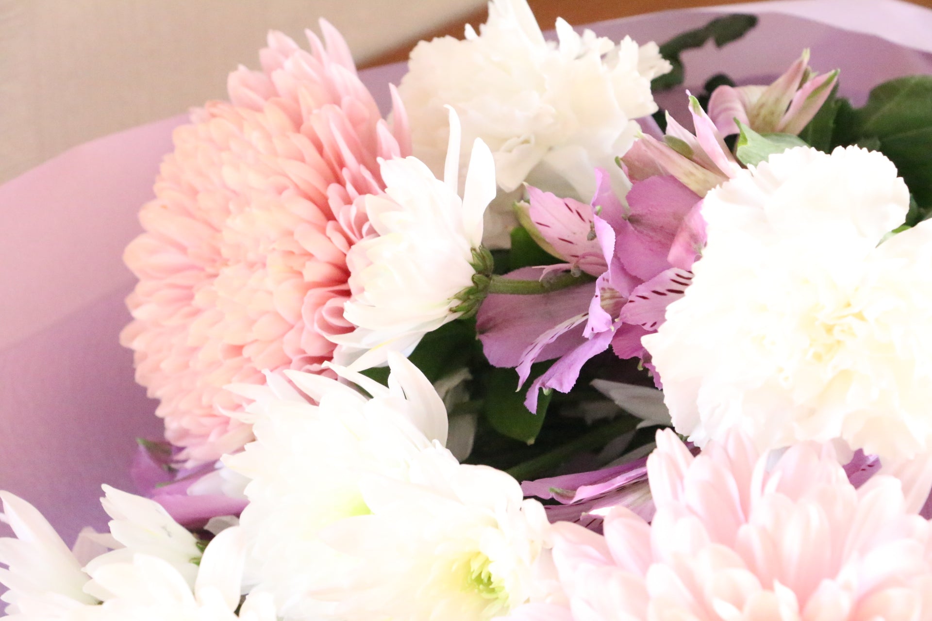 供花】白色・ピンク色・紫色のお供え花束 5,000円 – 花・花束の通販