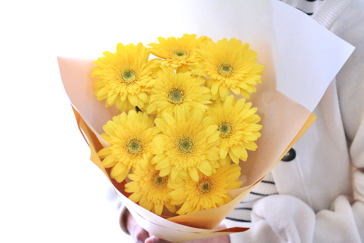 黄色のガーベラの花束（9本）-いつまでも一緒にいてください