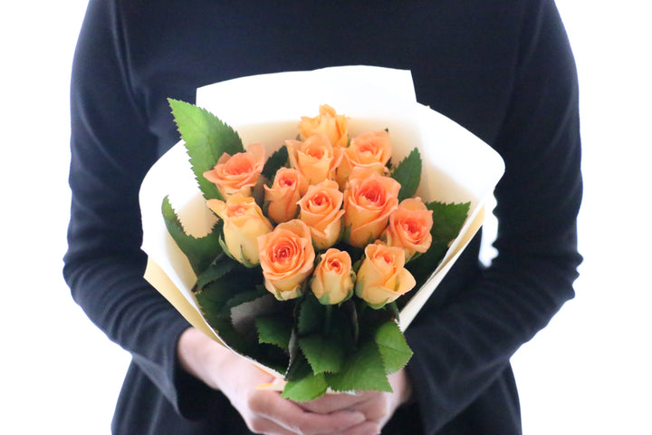 オレンジ色バラの花束（12本）-私の妻になってください