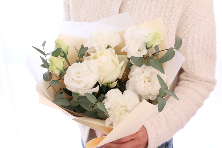 白・グリーンの花束 3,000円