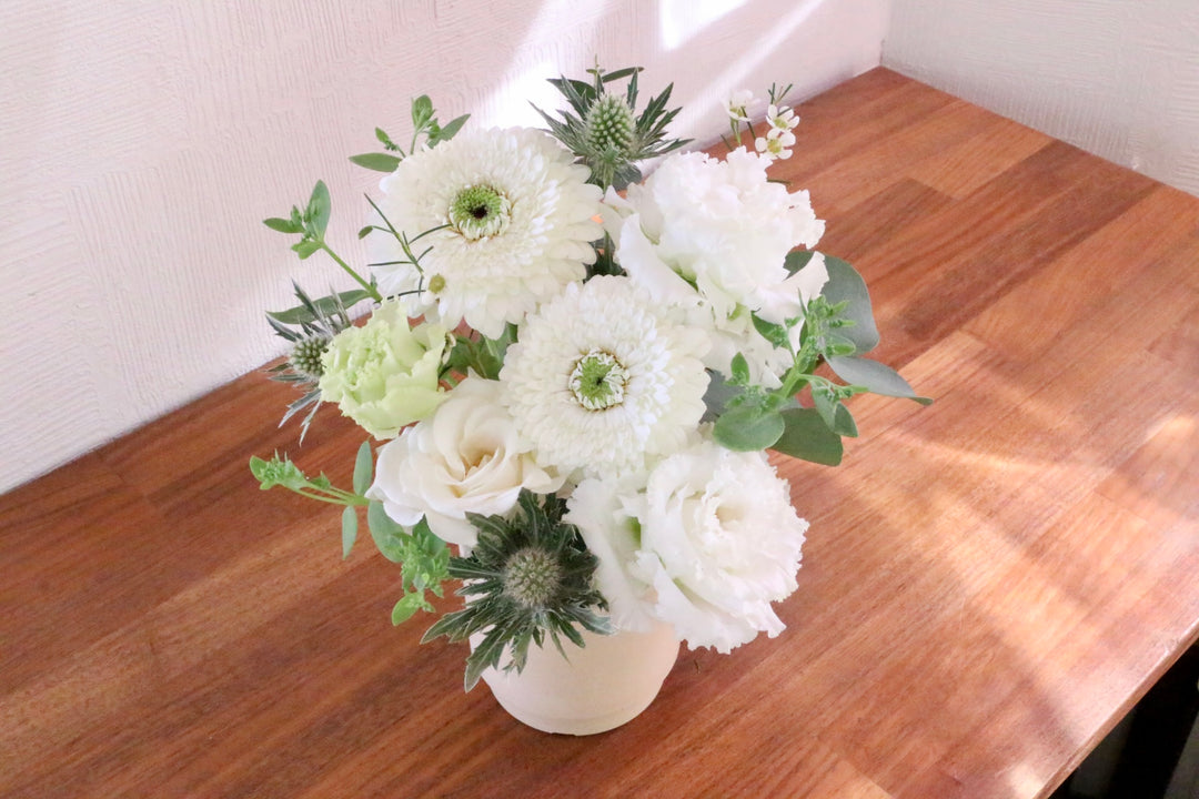 白・グリーンのアレンジメント 4,000円