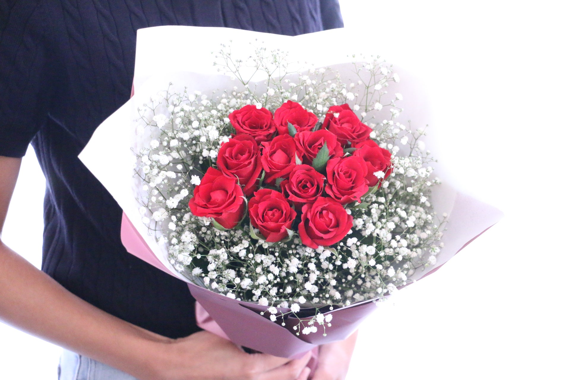 赤いバラと白いかすみ草のブーケ　プリザーブドフラワー 12本の赤いバラとカスミソウ（かすみ草）の花束 – 花・花束の通販