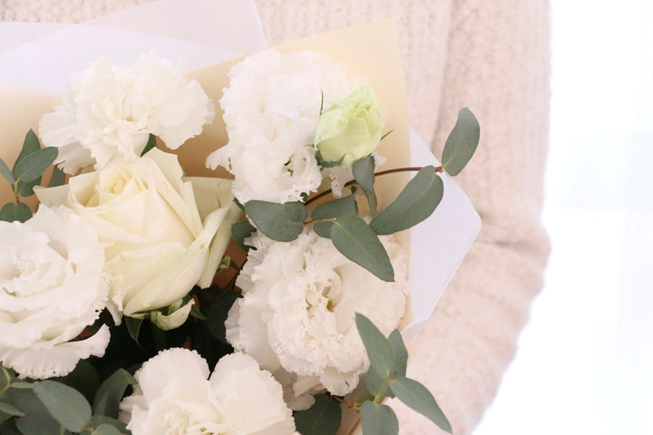 白・グリーンの花束 3,000円