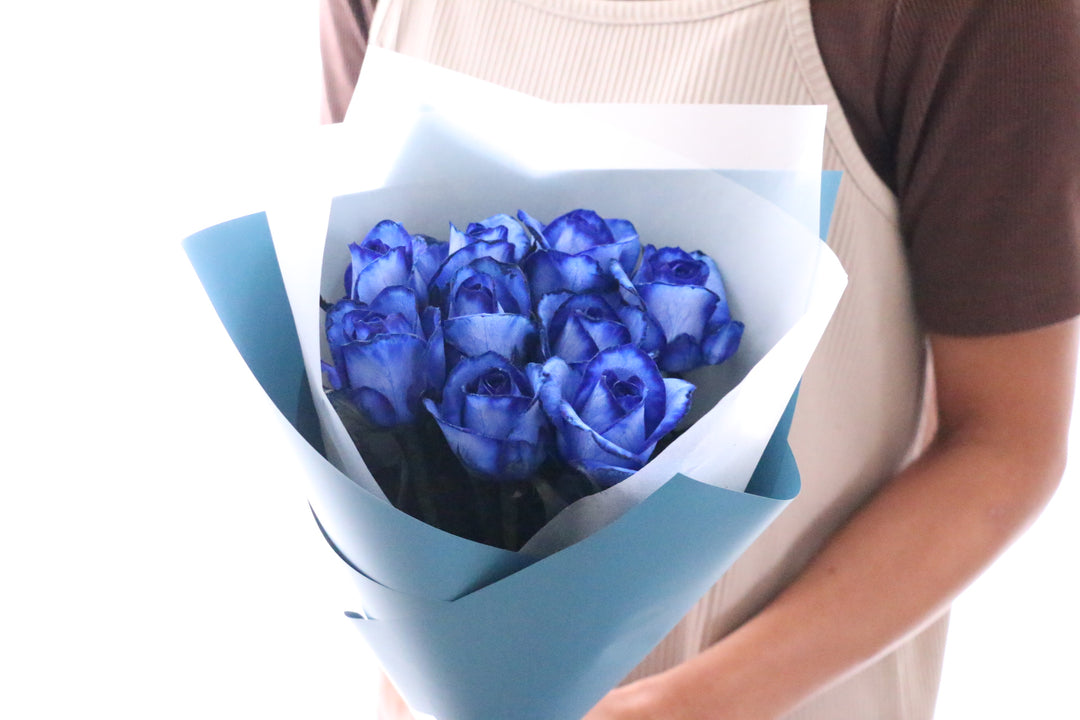 9本の青いバラの花束
