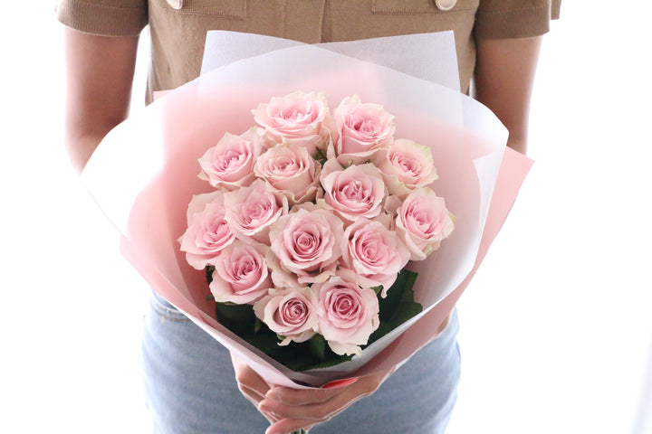 14本のピンク色のバラの花束