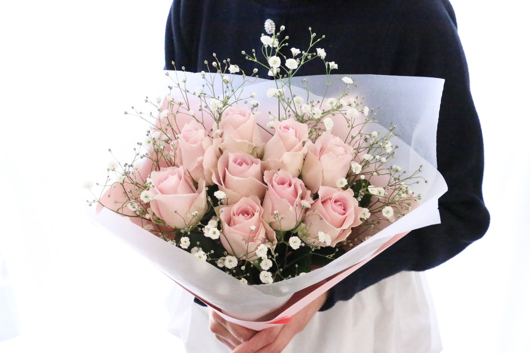 ピンク色バラ（9本）とカスミソウの花束-いつまでも一緒にいてください