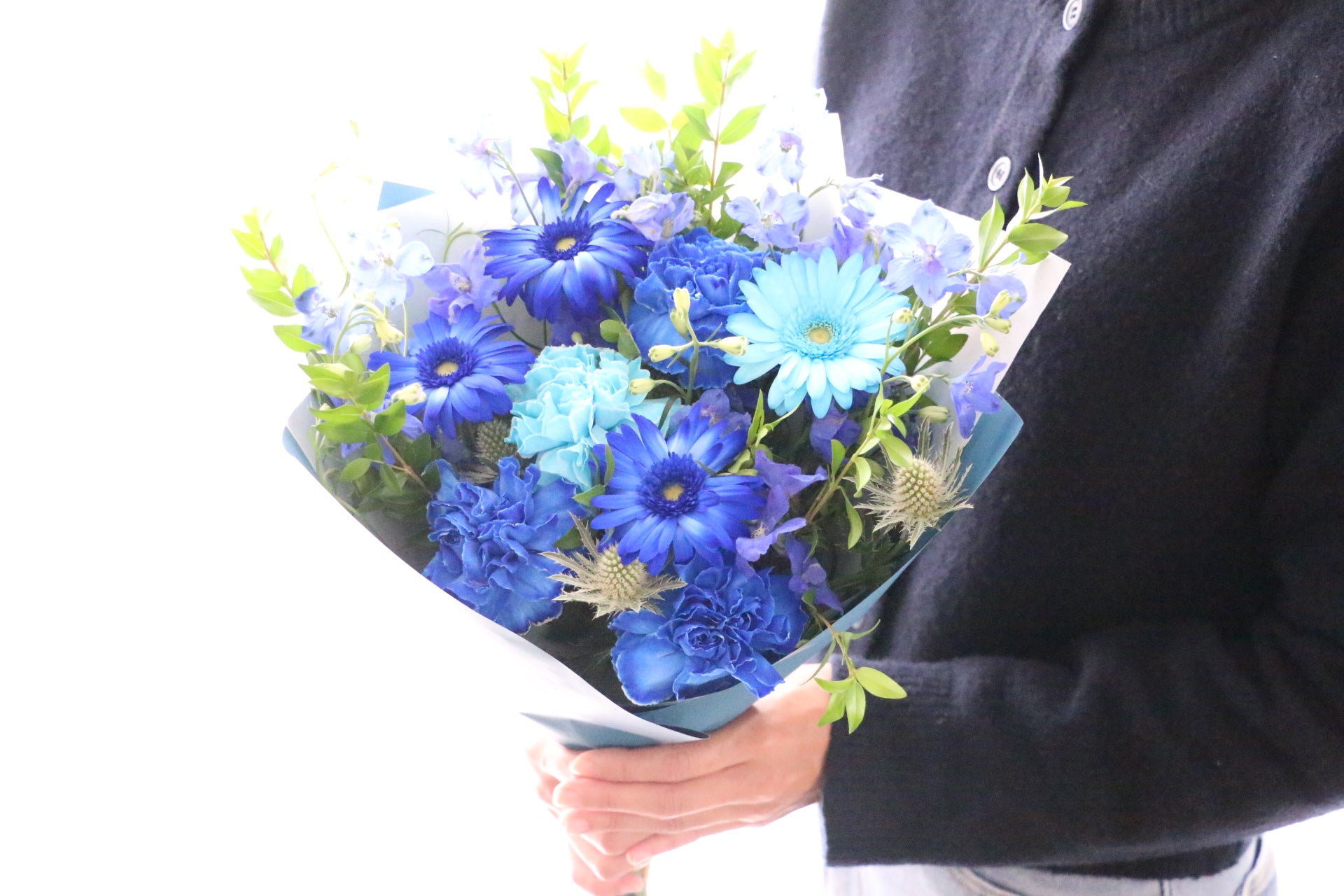 水色・青・白の花束 7,000円 – 花・花束の通販サイト｜HanaTaku